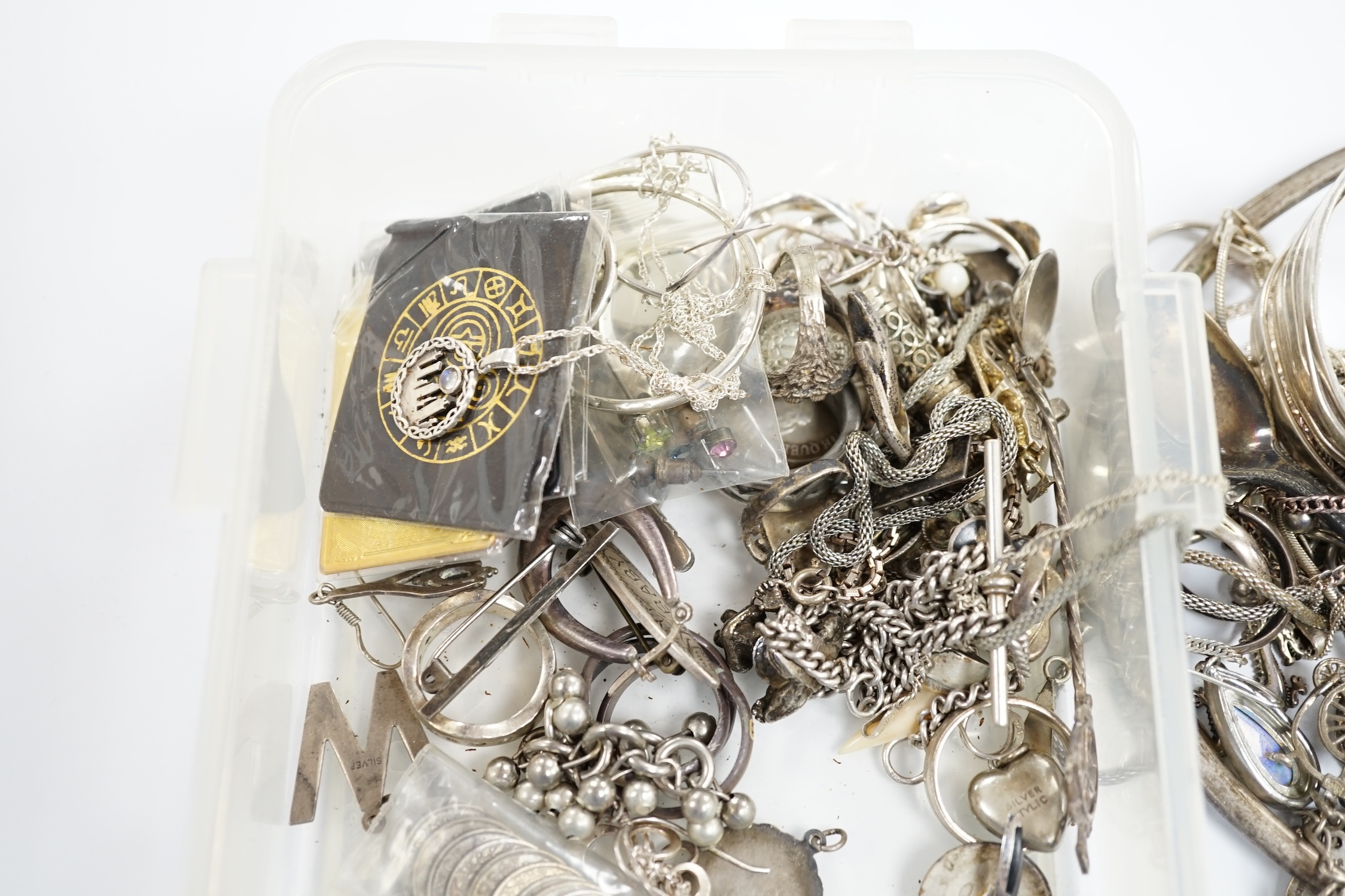 A quantity of assorted mainly silver, white metal and 925 jewellery including rings and bracelets and other items.